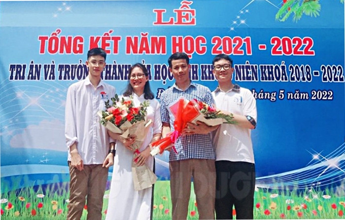 Thủ khoa vào lớp 10 Trường chuyên Nguyễn Trãi 9 năm làm lớp trưởng